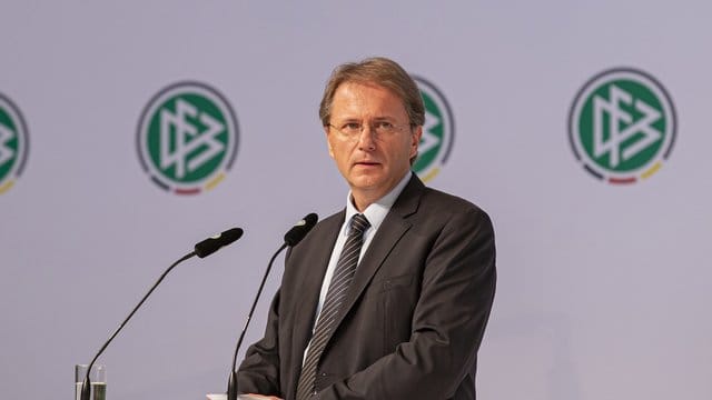 Soll den DFB in der Schweiz beim Sommermärchen-Prozess vertreten: Chefjustiziar Jörg Englisch. Soll den DFB in der Schweiz beim Sommermärchen-Prozess vertreten: Chefjustiziar Jörg Englisch.