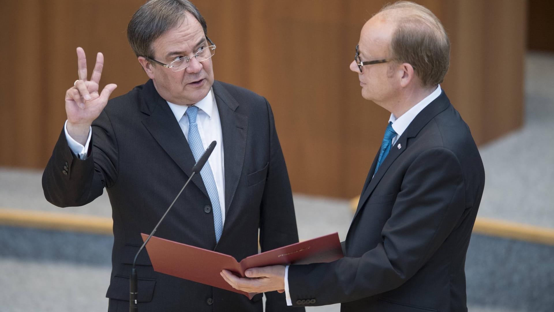 Armin Laschet bei seiner Vereidigung zum Ministerpräsidenten von Nordrhein-Westfalen im Jahr 2017.