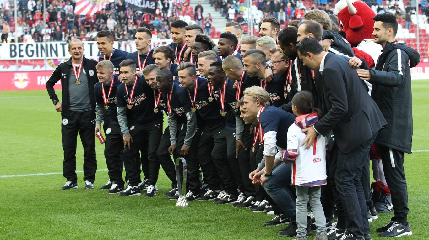 Die Salzburger U19 nach dem Titelgewinn in der Youth League 2017.