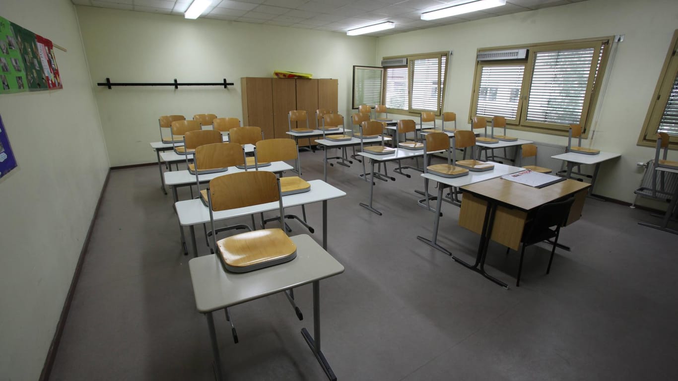 Ein leeres Klassenzimmer: Eine Berliner Schule musste Schülern freigeben.