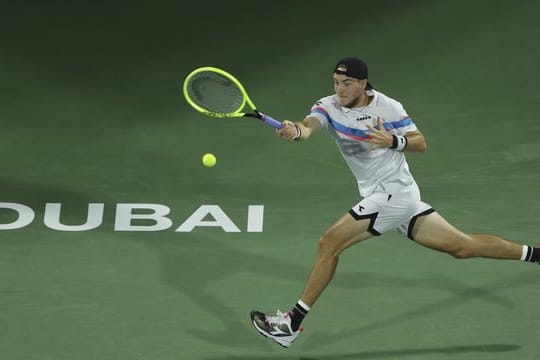 Setzt sich in Dubai gegen Bautista Agut durch: Jan-Lennard Struff in Aktion.