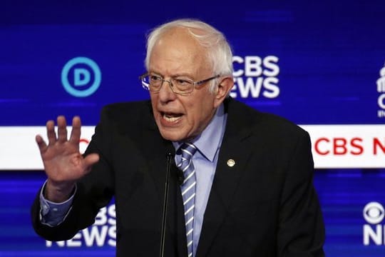 Im Rennen um die Kandidatur liegt nach Vorwahlen in bislang drei US-Bundesstaaten der linke Senator Bernie Sanders vorne.