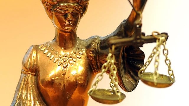 Auch wenn kein finanzieller Schaden entstanden ist, kann der Verstoß gegen einen Erbvertrag eine Vertragsstrafe nach sich ziehen. Auch wenn kein finanzieller Schaden entstanden ist, kann der Verstoß gegen einen Erbvertrag eine Vertragsstrafe nach sich ziehen.