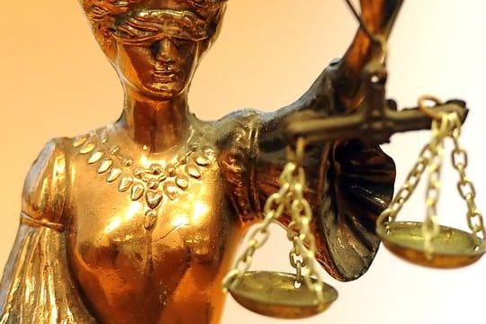 Auch wenn kein finanzieller Schaden entstanden ist, kann der Verstoß gegen einen Erbvertrag eine Vertragsstrafe nach sich ziehen. Auch wenn kein finanzieller Schaden entstanden ist, kann der Verstoß gegen einen Erbvertrag eine Vertragsstrafe nach sich ziehen.