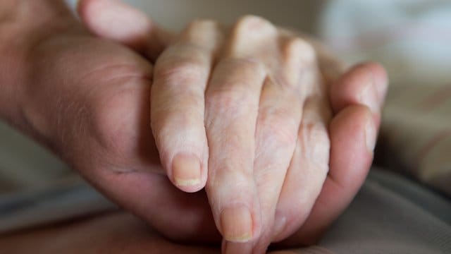 Sterbehilfe als Dienstleistung ist seit Dezember 2015 durch den neuen Paragrafen 217 im Strafgesetzbuch verboten.