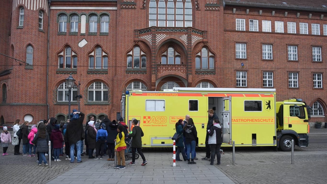 Ein Katastrophenschutz-Wagen des ASB: Berliner Sicherheitsbehörden sind laut Einschätzung von Innensenator Geisel auf das Coronavirus vorbereitet.