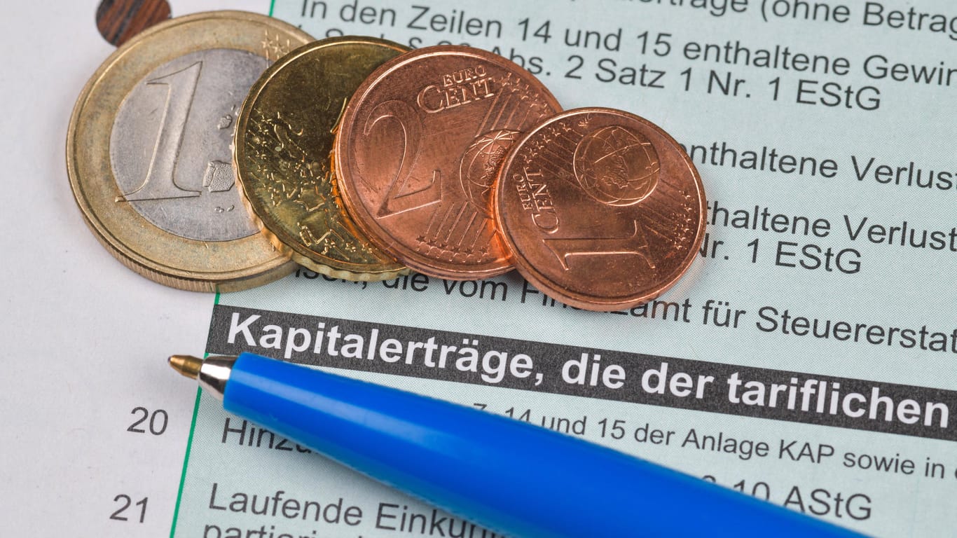 Steuererklärung: Auf Gewinne aus Aktien fallen in Deutschland Steuern an.