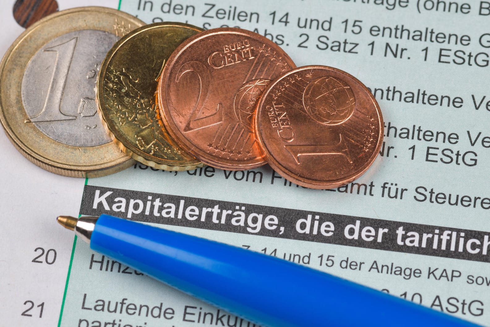 Steuererklärung: Auf Gewinne aus Aktien fallen in Deutschland Steuern an.