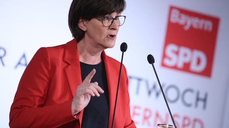 Die SPD-Vorsitzende Saskia Esken spricht beim Politischen Aschermittwoch der SPD.