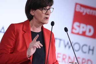 Die SPD-Vorsitzende Saskia Esken spricht beim Politischen Aschermittwoch der SPD.