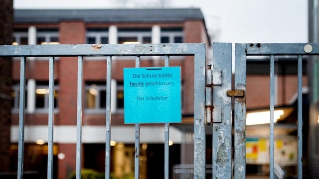 Wenn Schulen geschlossen bleiben, können Arbeitnehmer zur Betreuung ihrer Kinder notfalls zuhause bleiben.