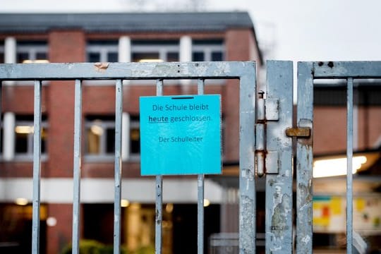 Wenn Schulen geschlossen bleiben, können Arbeitnehmer zur Betreuung ihrer Kinder notfalls zuhause bleiben.