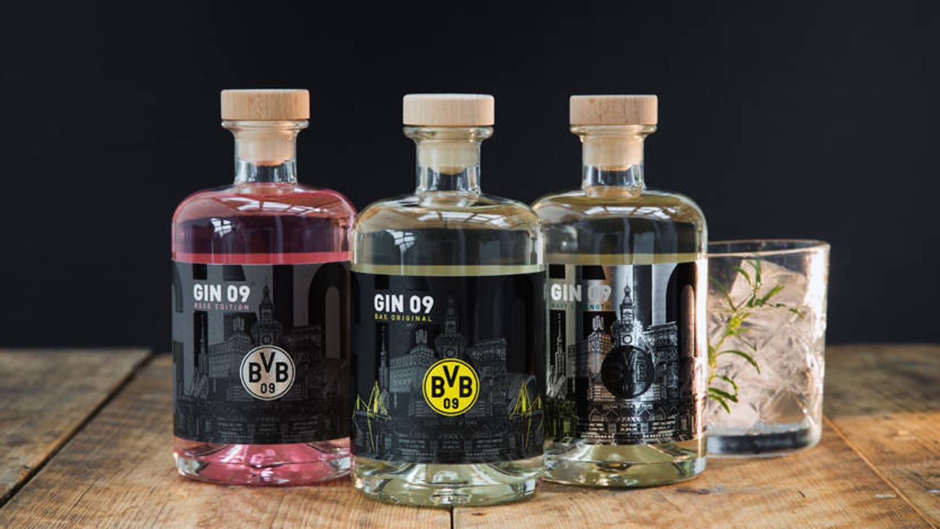 Flaschen mit BVB-Gin: Das Getränk gibt es jetzt in drei Sorten.