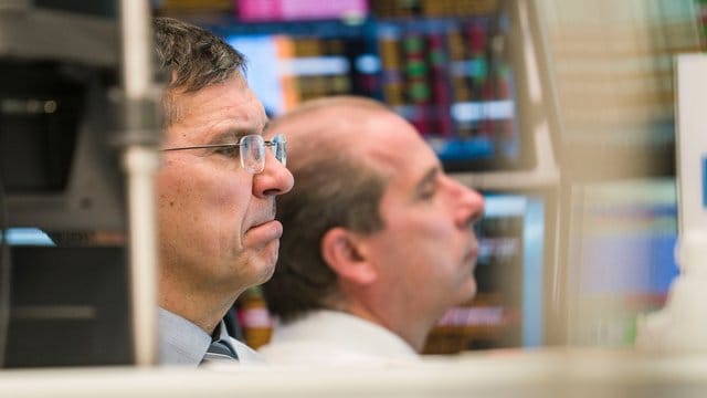 Die Ausbreitung des neuartigen Coronavirus drückt auf die Kurse an den Börsen. Die Ausbreitung des neuartigen Coronavirus drückt auf die Kurse an den Börsen.