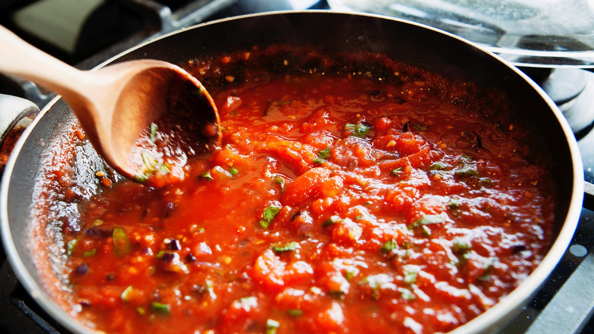 Tomatensoße: Sie hält sich bis zu vier Tage im Kühlschrank.