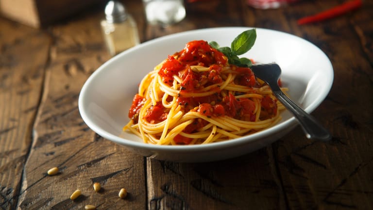Pasta: Mit einer selbstgemachten Soße schmeckt das Gericht noch viel besser.