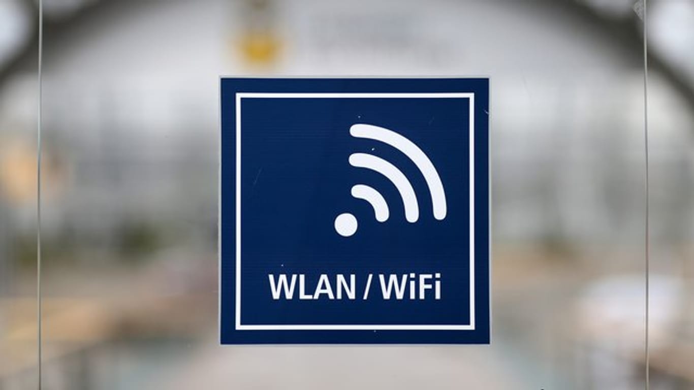 Ein WLAN-Symbol: Über eine WLAN-Sicherheitslücke können Hacker verschlüsselt übertragene Informationen ausspionieren oder sogar eigene Datenpakete einschleusen.