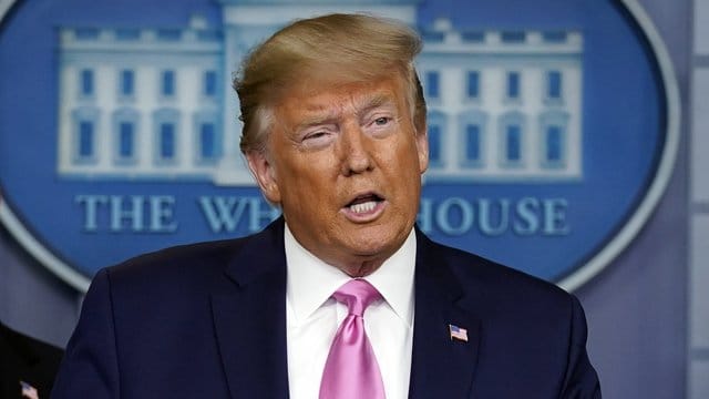 Donald Trump spricht über das Coronavirus während einer Pressekonferenz im Weißen Haus. Donald Trump spricht über das Coronavirus während einer Pressekonferenz im Weißen Haus.