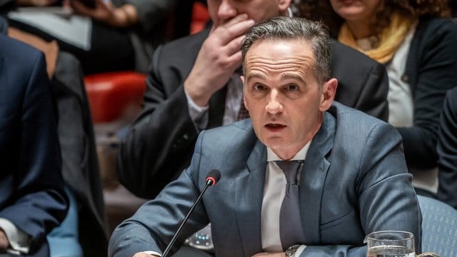 Droht mit Konsequenzen: "Niemand kann darauf setzen, dass er unerkannt davon kommt", sagt Maas. Droht mit Konsequenzen: "Niemand kann darauf setzen, dass er unerkannt davon kommt", sagt Maas.