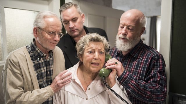 Für die Dreharbeiten in Köln kehrten einige der alten "Lindenstraßen"-Schauspieler an ihre alte Wirkungsstätte zurück. Für die Dreharbeiten in Köln kehrten einige der alten "Lindenstraßen"-Schauspieler an ihre alte Wirkungsstätte zurück.