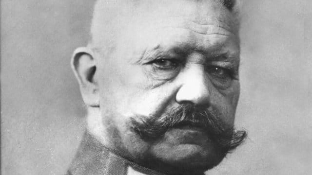 Paul von Hindenburg: Der ehemalige Reichspräsident wurde aus Berlins Ehrenbürgerliste gestrichen.
