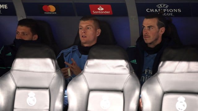 Verfolgte die Real-Pleite gegen Man City von der Bank: Toni Kroos (M). Verfolgte die Real-Pleite gegen Man City von der Bank: Toni Kroos (M).