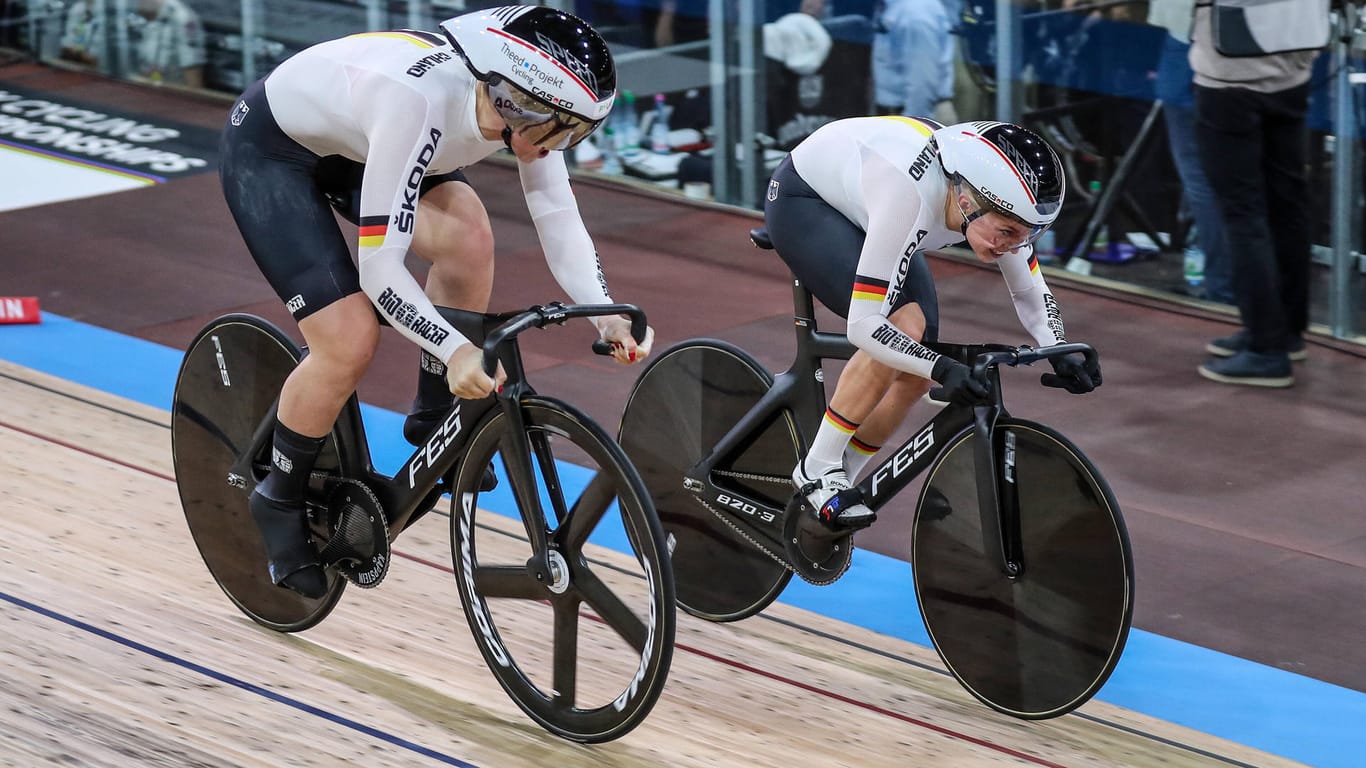 Die Deutschen Emma Hinze (r.) und Pauline Grabosch (l.): Die beiden Bahnrad-Sportlerinnen gewannen Gold im Teamsprint bei der Bahnrad-WM.