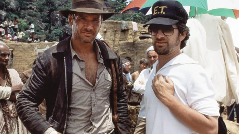 Steven Spielberg und Harrison Ford: Am Set von "Indiana Jones und der Tempel des Todes" aus dem Jahr 1984