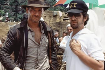 Steven Spielberg und Harrison Ford: Am Set von "Indiana Jones und der Tempel des Todes" aus dem Jahr 1984