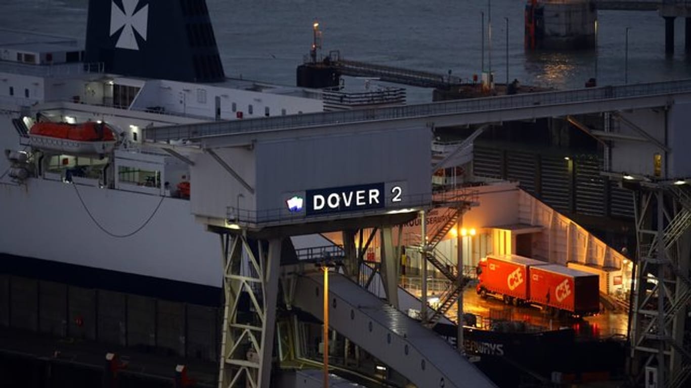 Fähre im Hafen von Dover: London und Brüssel haben nur bis Ende Dezember Zeit, um sich auf ein Freihandelsabkommen zu einigen.