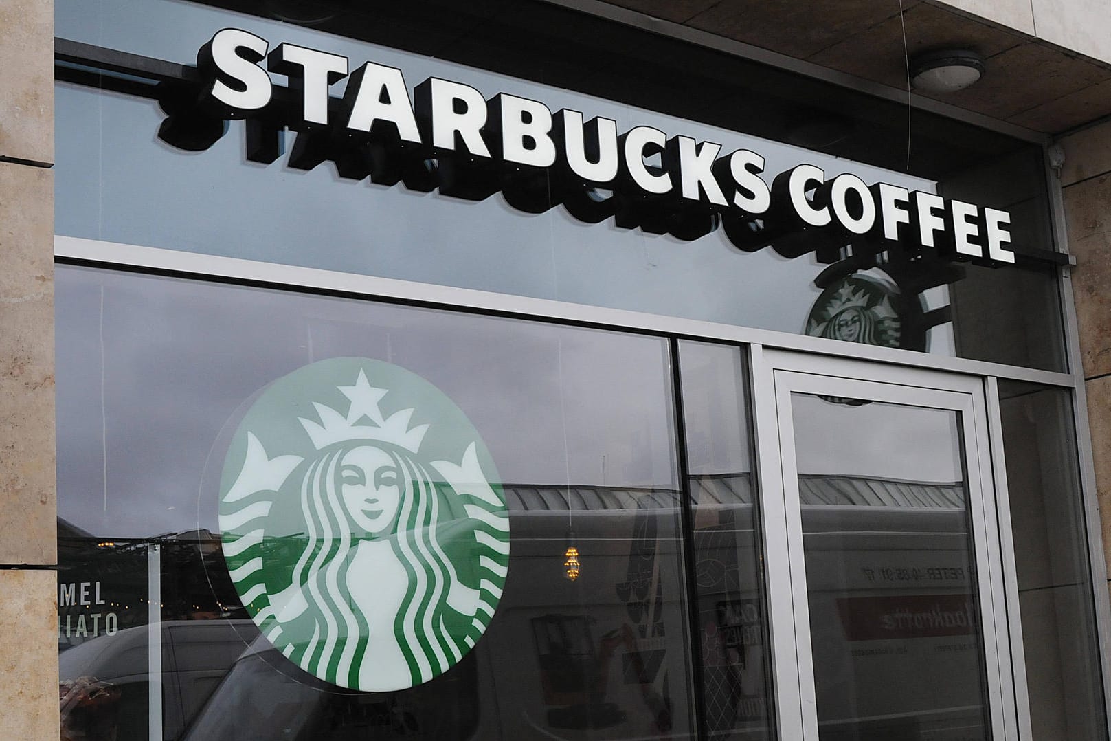 Starbucks: Das Unternehmen ist international für seine verschiedenen Kaffeespezialitäten bekannt.