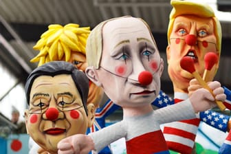 Xi Jinping, Donald Trump und Vladimir Putin auf einem Motivwagen beim Kölner Karneval: