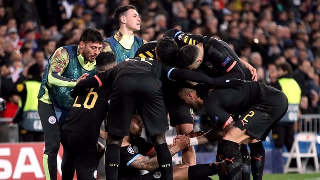 Die ManCity-Profis feiern den Auswärtssieg bei Real Madrid.