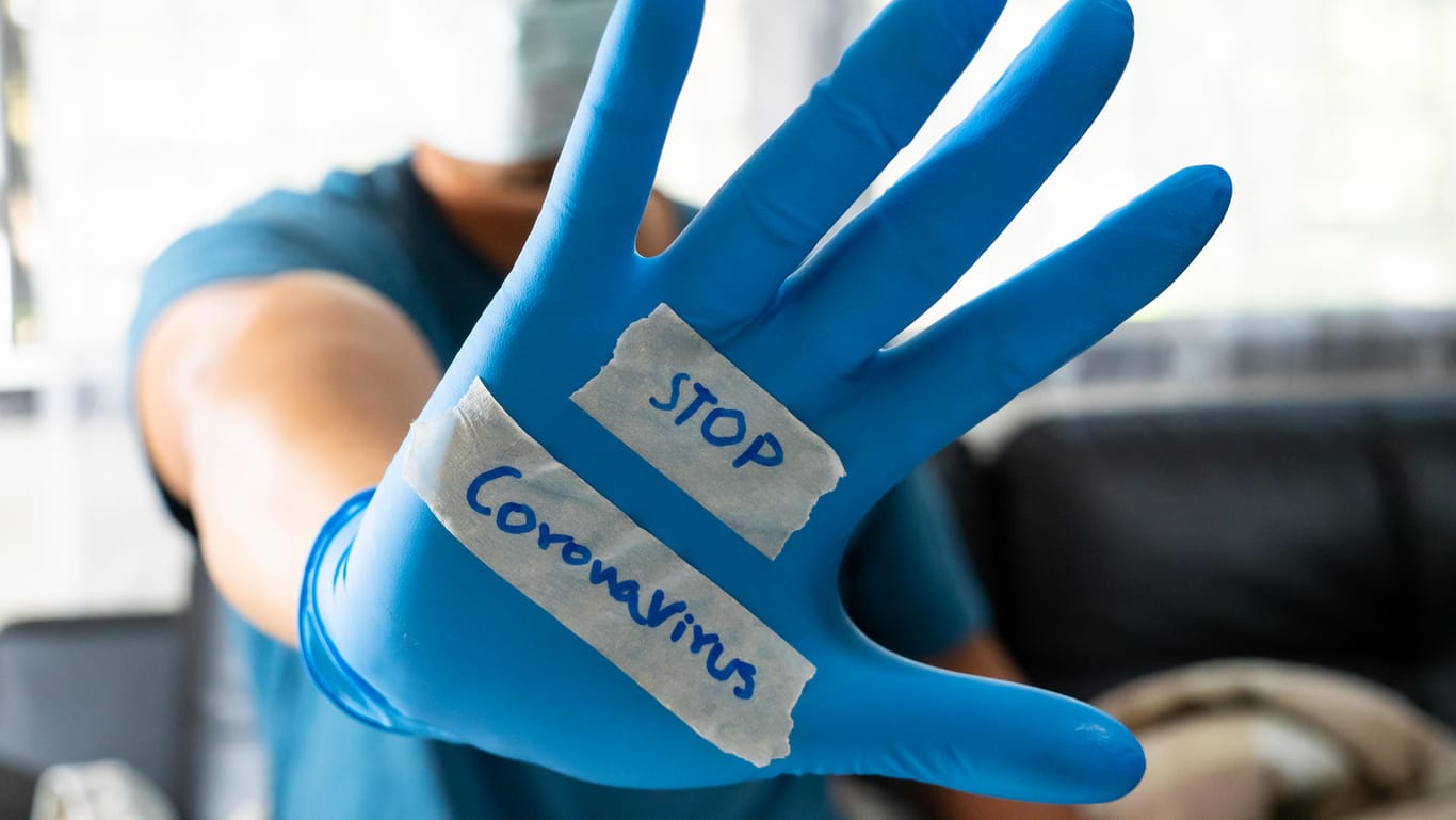 Ansteckung verhindern: Zur Übertragung und Behandlung des Coronavirus kursieren viele Mythen.