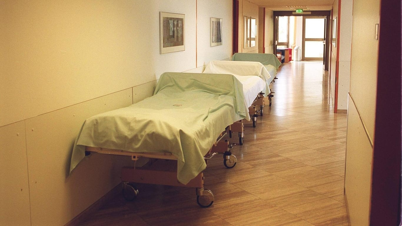 Leere Betten in einem Krankenhaus: In Hagen wurde ein Krisenplan für das Coronavirus erarbeitet.