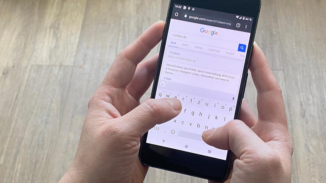 Google-Suche auf einem Android-Smartphone: Künftig sollen Nutzer beim Einrichten ihres Handys die Wahl zwischen verschiedenen Suchmaschinen haben.