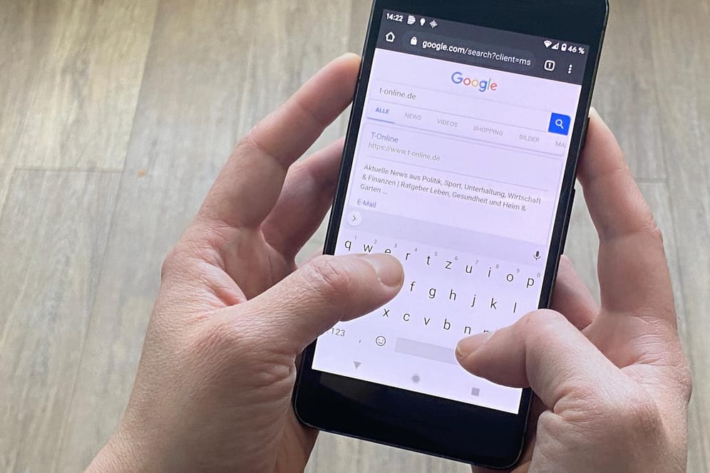 Google-Suche auf einem Android-Smartphone: Künftig sollen Nutzer beim Einrichten ihres Handys die Wahl zwischen verschiedenen Suchmaschinen haben.