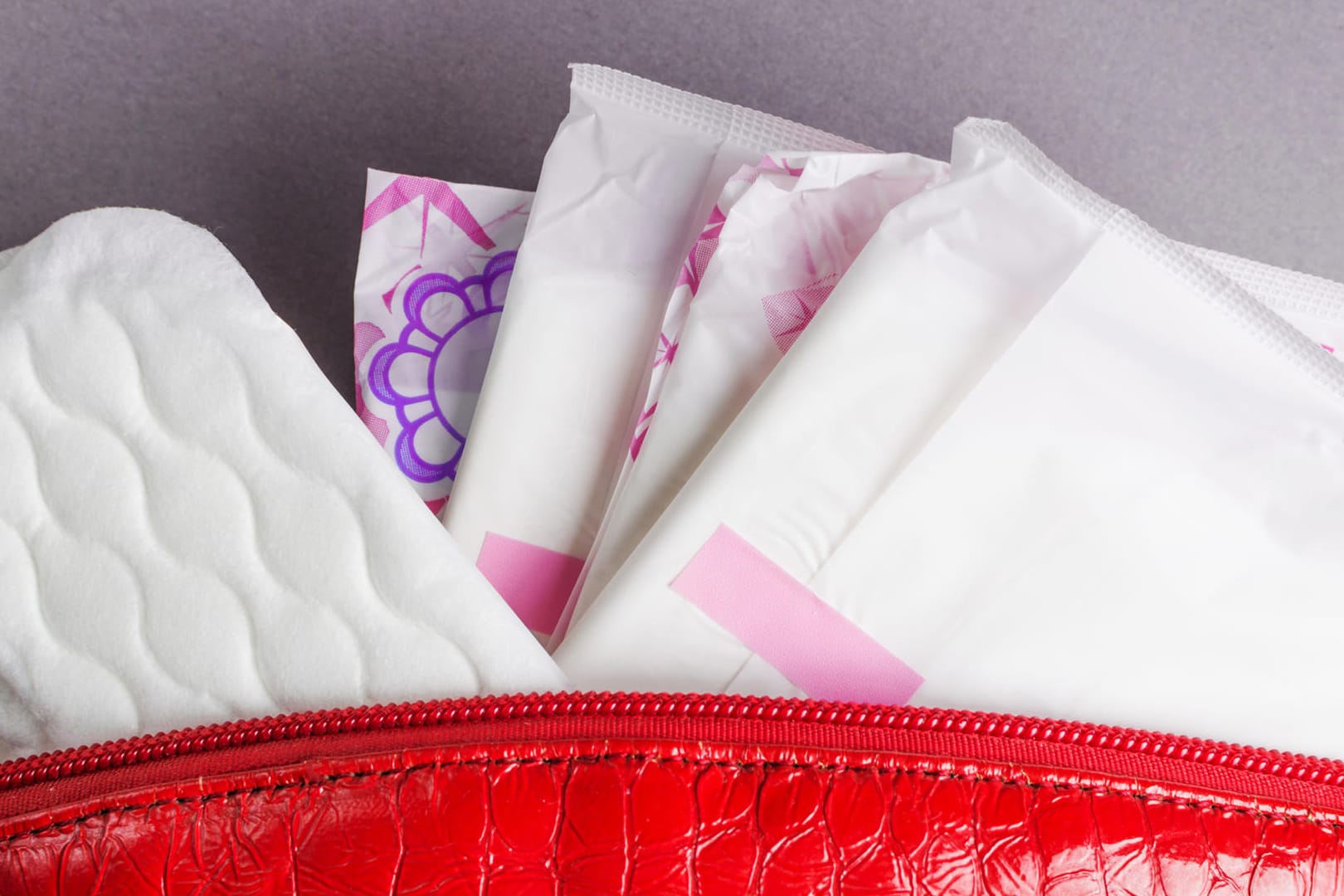 Slipeinlagen und Binden: "Öko-Test" hat insgesamt 50 Produkte einer Praxisprüfung unterzogen.