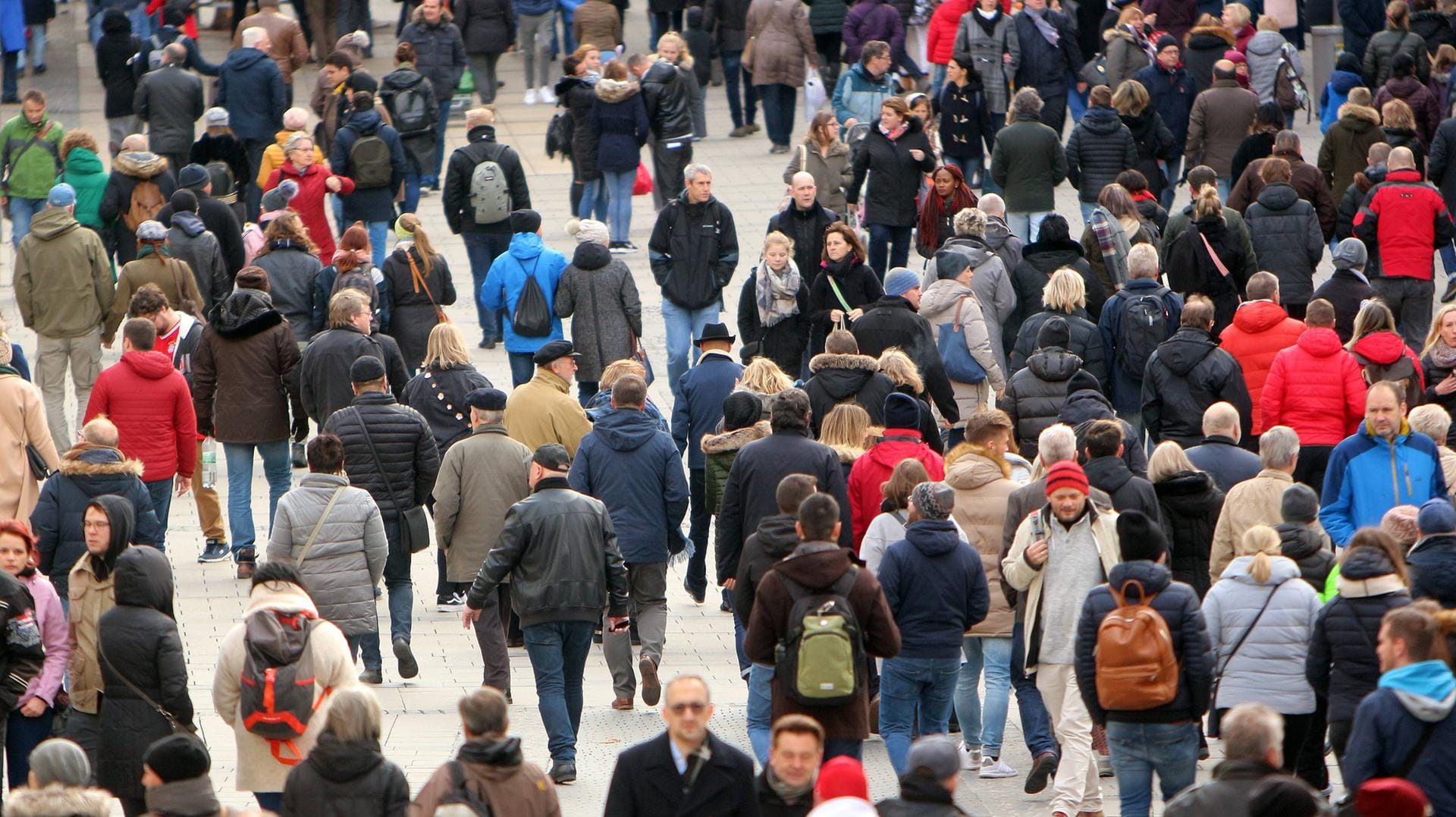 Fußgängerzone in Deutschland: Die Behörden treffen Vorkehrungen gegen eine weitere Ausbreitung des Coronavirus.