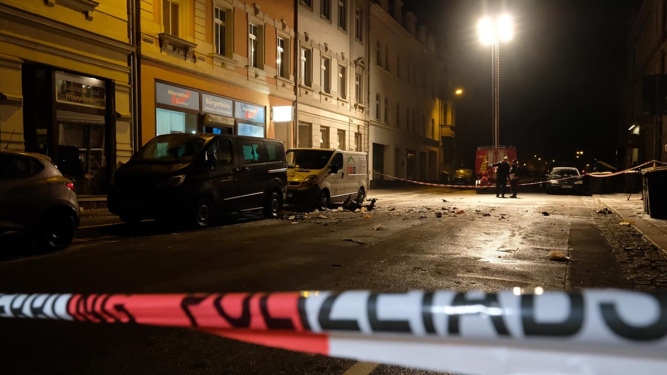 Derr Tatort in Döbeln kurz nach dem Anschlag Anfang Januar 2019: In der Bahnhofstraße entstand ein Sachschaden von etwa 16.000 Euro.