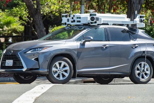Ein Roboterwagen von Apple auf Probefahrt.