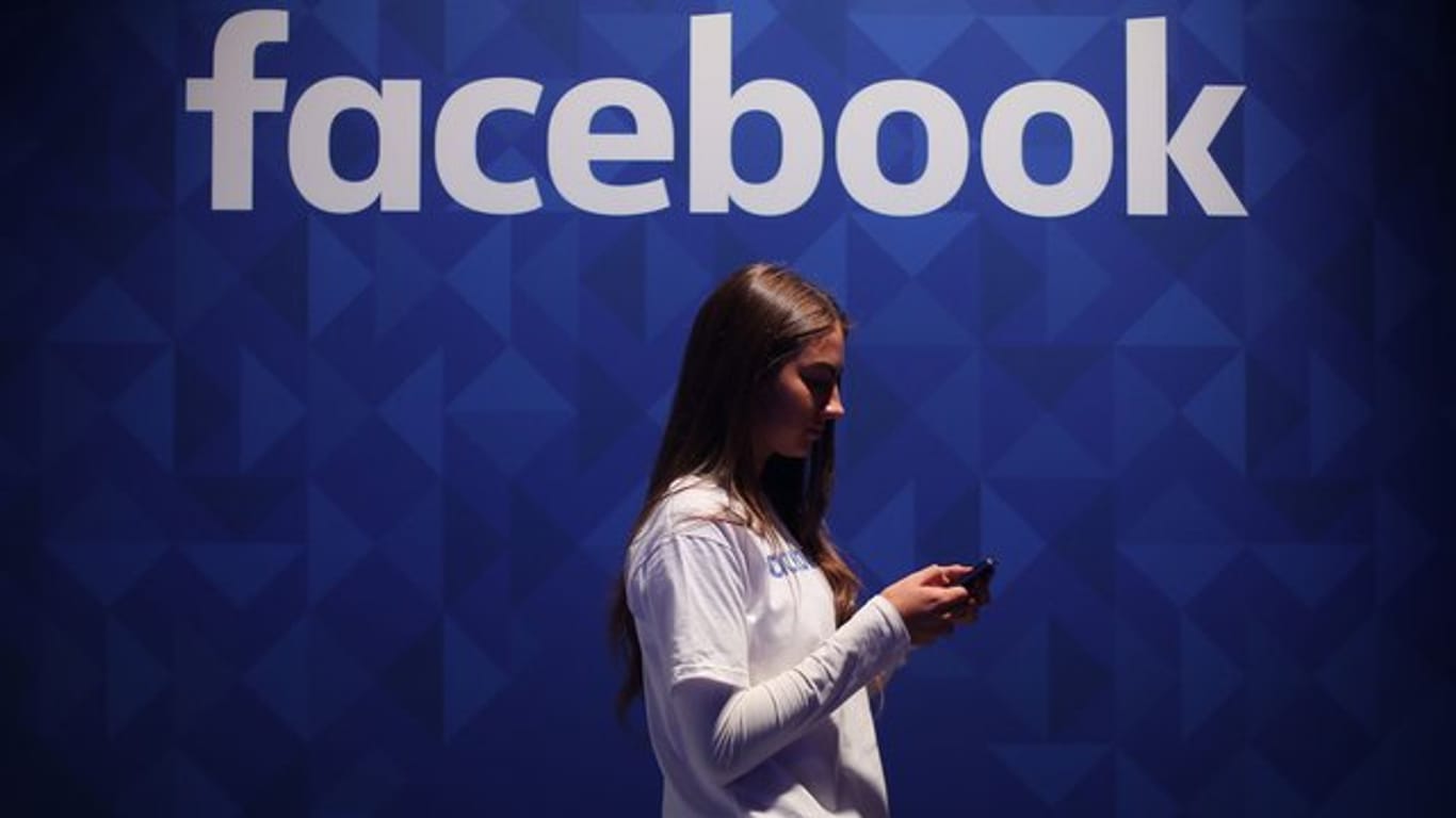 Facebook stoppt nach Bedenken von Datenschützern Erinnerungen zur Wahl in Europa.