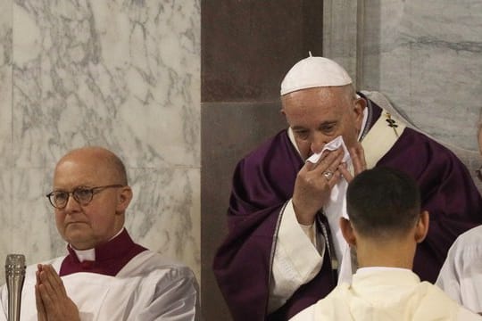 Papst Franziskus sagte eine Veranstaltung in Rom wegen "leichtem Unwohlsein" ab.