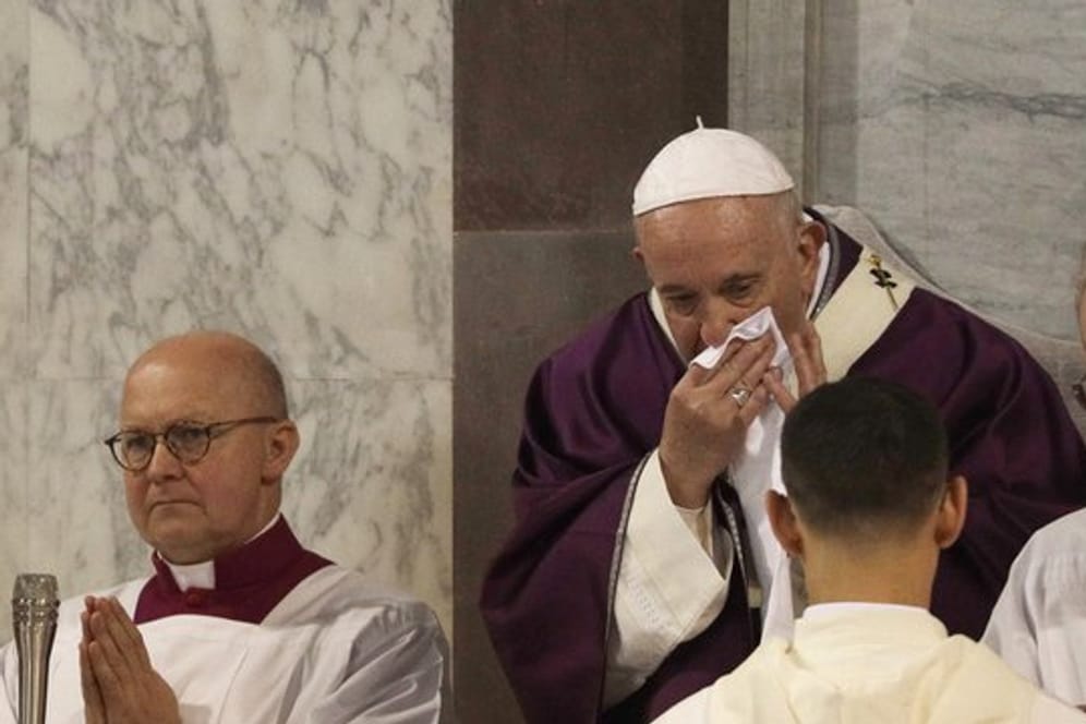 Papst Franziskus sagte eine Veranstaltung in Rom wegen "leichtem Unwohlsein" ab.