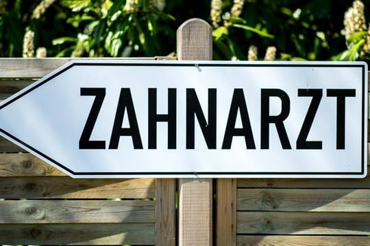Ein Zahnarzt konnte sich vor Gericht nicht gegen die Internet-Plattform Jameda durchsetzen.