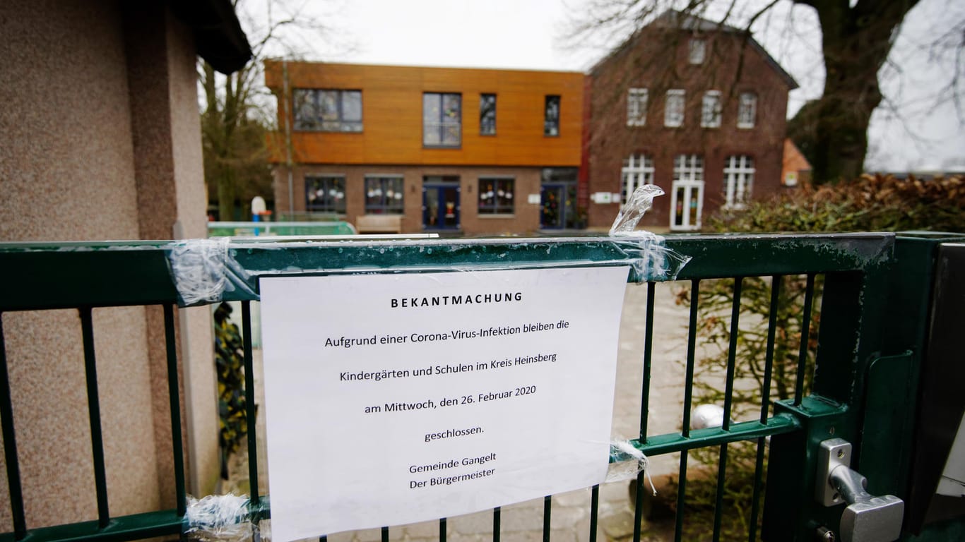 Im Kreis Heinsberg, NRW, bleiben Schulen und Kindergärten wegen einer Coronavirus-Infektion geschlossen.