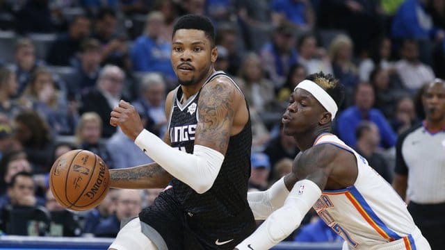 Siegte mit Oklahoma City Thunder gegen die Sacramento Kings: Dennis Schröder (r). Siegte mit Oklahoma City Thunder gegen die Sacramento Kings: Dennis Schröder (r).