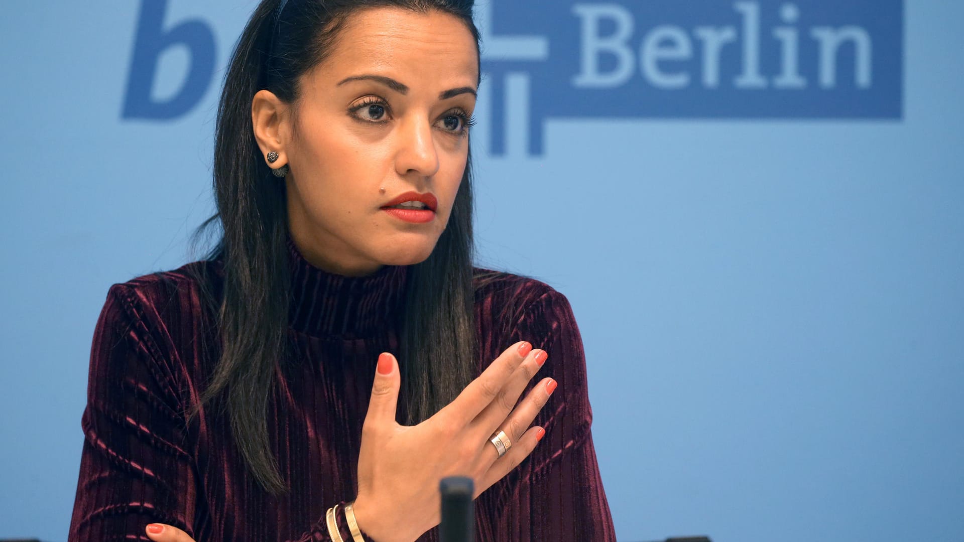 Die Berliner Staatssekretärin Sawsan Chebli (Archivbild): Sie wehrte sich gegen Diffamierungen und Hass im Internet. Das Gericht folgte ihr nicht.