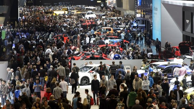 Volles Haus beim Genfer Autosalon im Jahr 2015. Volles Haus beim Genfer Autosalon im Jahr 2015.