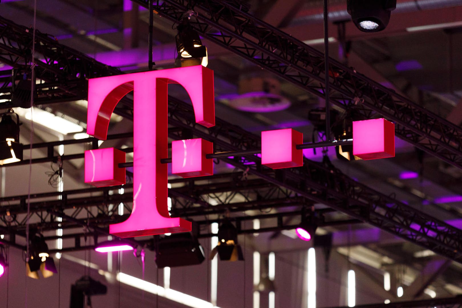 Das Logo der Telekom: Nutzer bestimmter Router melden derzeit Probleme.